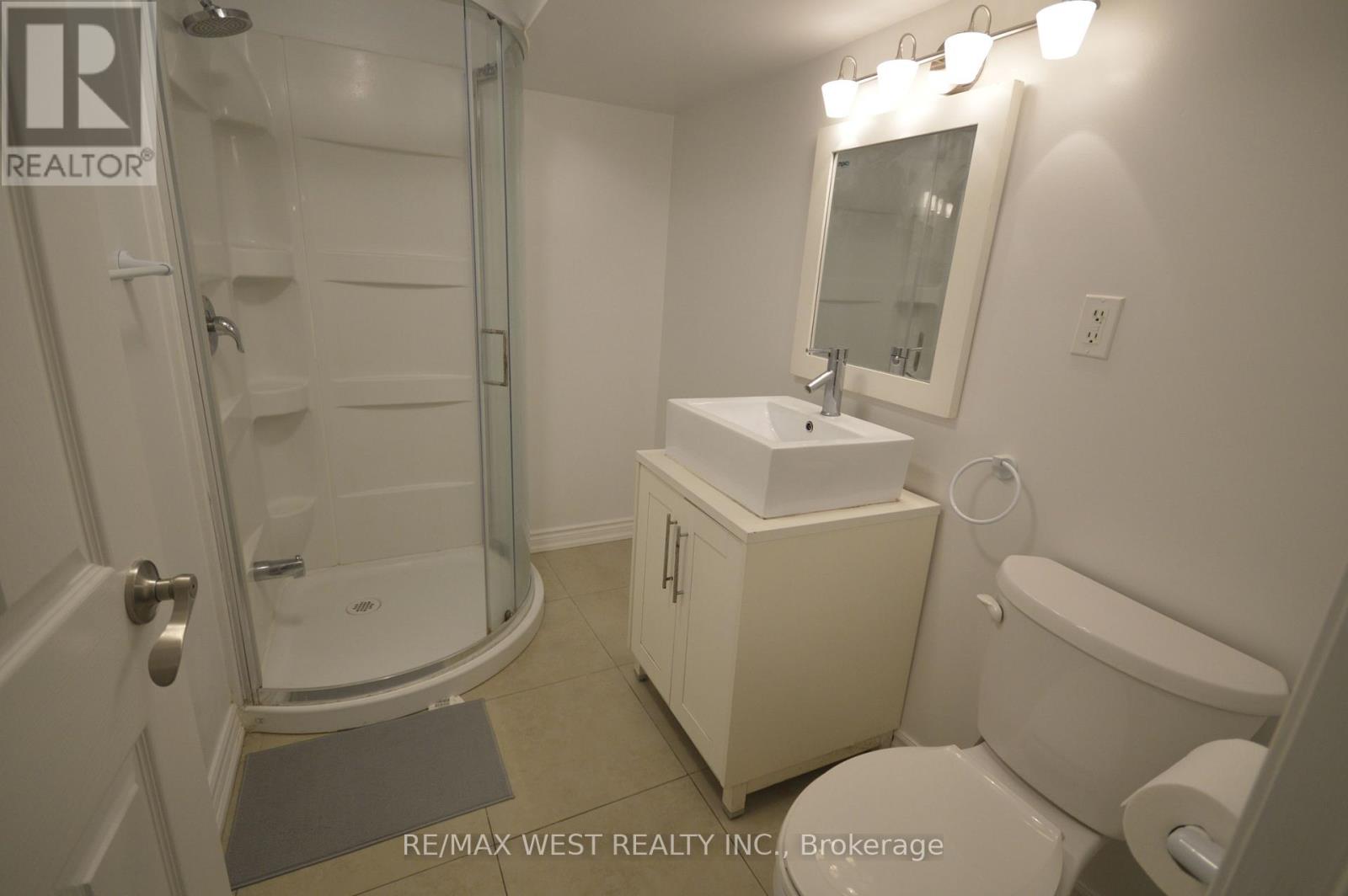 32 Axsmith Crescent, Toronto, Ontario  M2J 3K3 - Photo 22 - C13807274