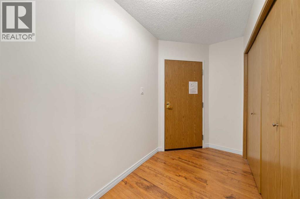 303, 252 4 Street SE photo 24