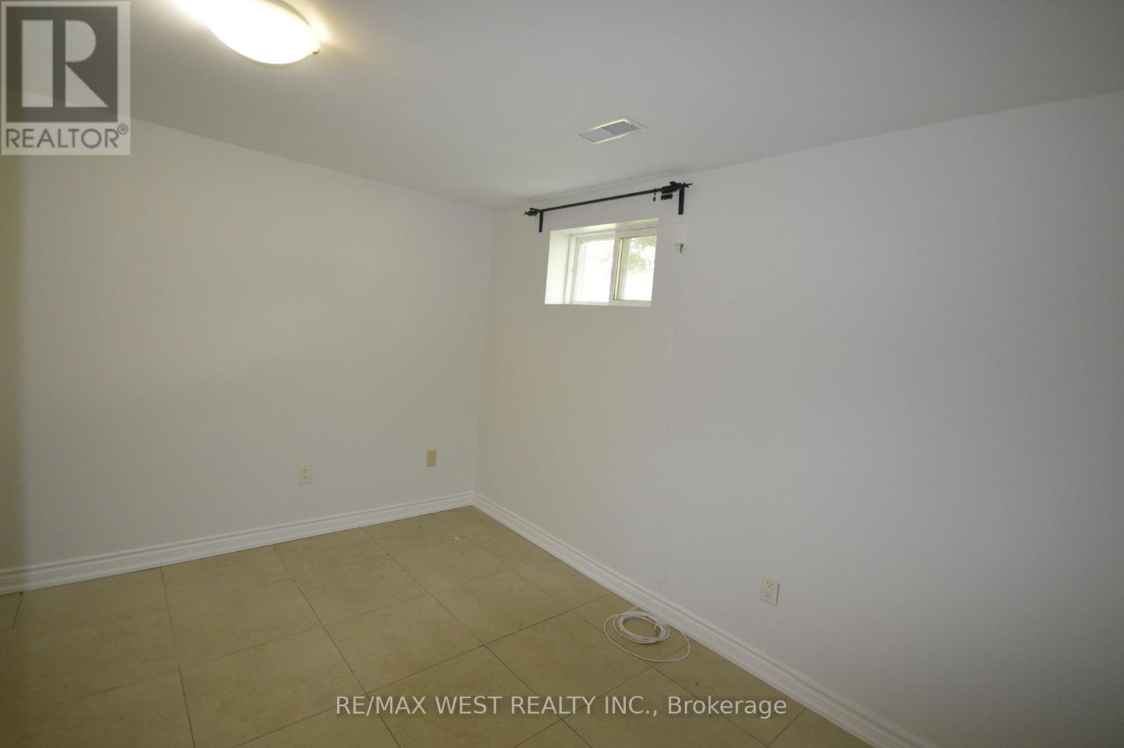 32 Axsmith Crescent, Toronto, Ontario  M2J 3K3 - Photo 24 - C13807274