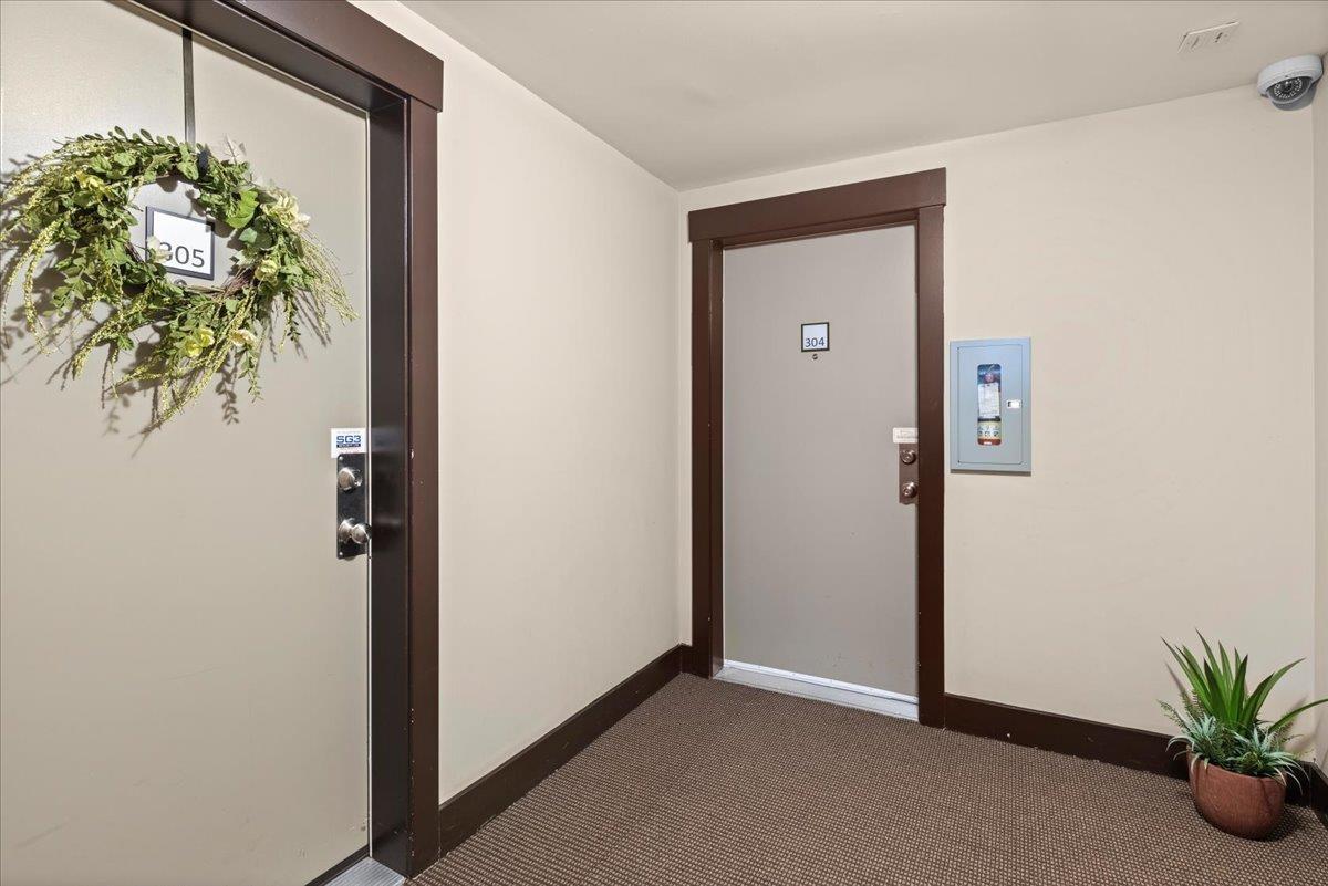 304 14960 102a Avenue, Surrey, British Columbia  V3R 6A3 - Photo 4 - R3168286
