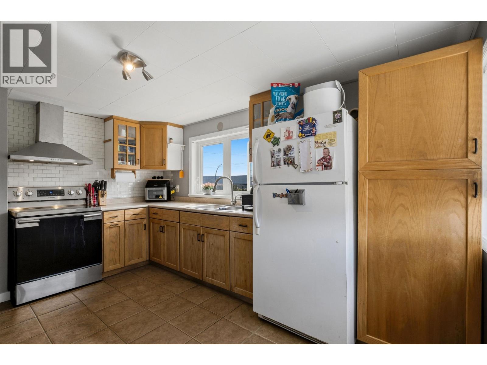 2014 N Mackenzie Avenue, Williams Lake, British Columbia V2G 1P3 - Photo 2 - R3168322