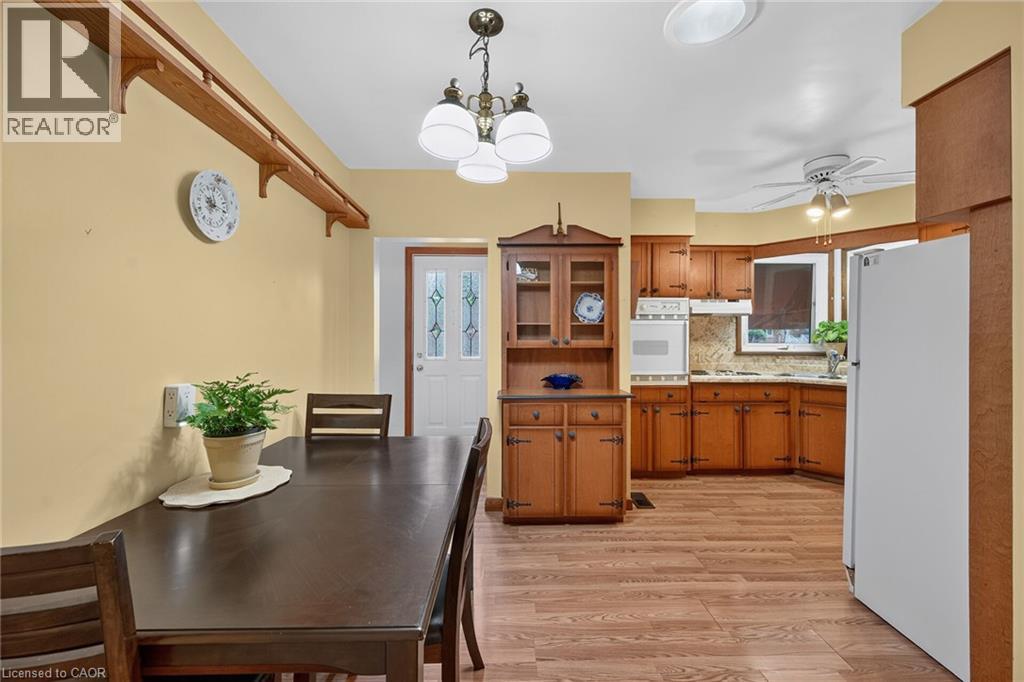 390 East 37th Street, Hamilton, Ontario  L8V 4B8 - Photo 11 - 40863488