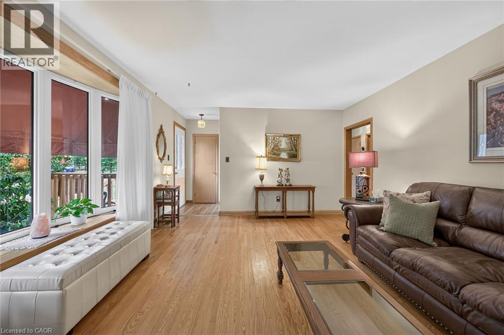 390 East 37th Street, Hamilton, Ontario  L8V 4B8 - Photo 8 - 40863488