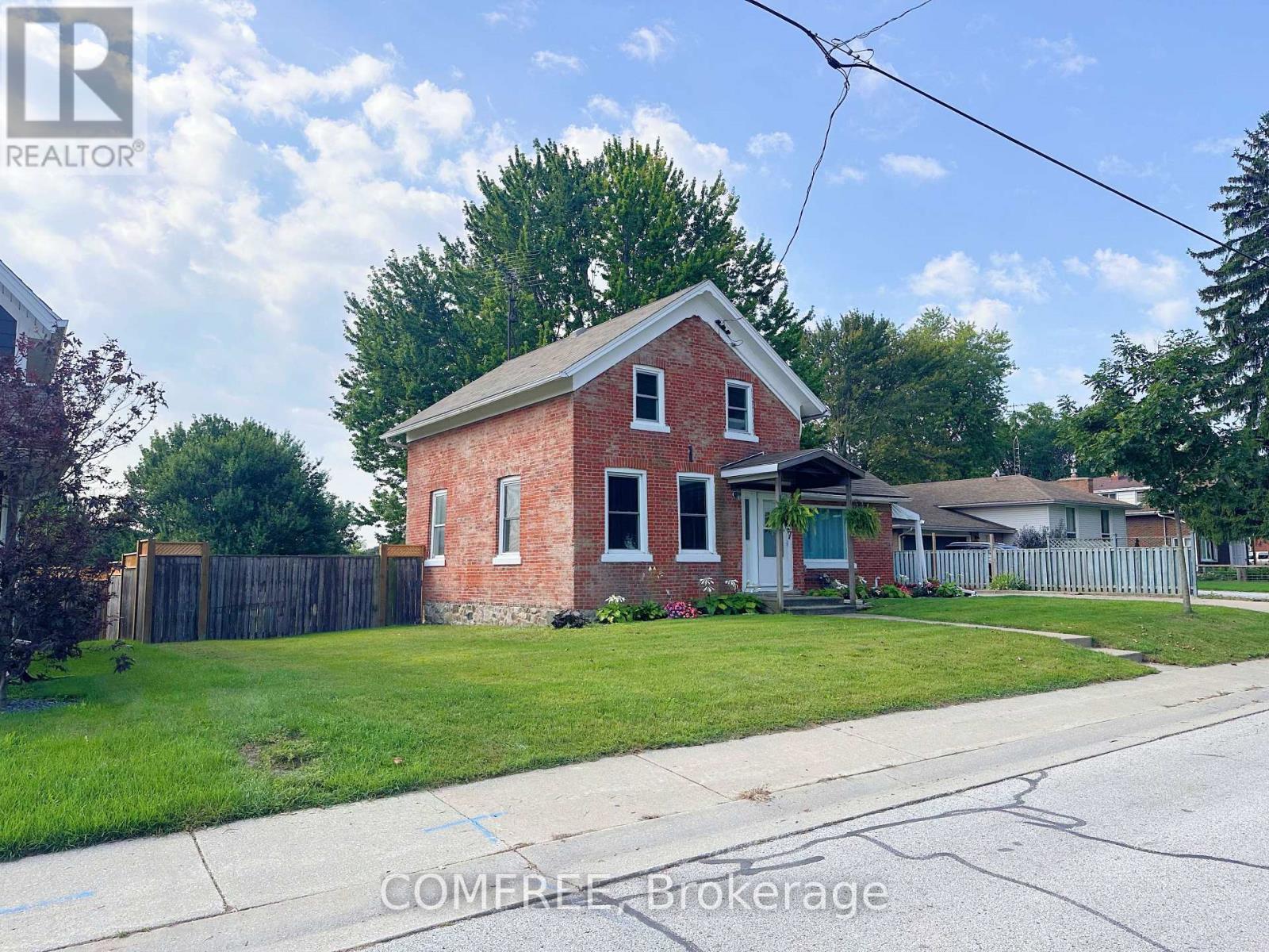 1657 Elgin Street, Kingsville, Ontario N0P 2G0 - Photo 2 - X13815344