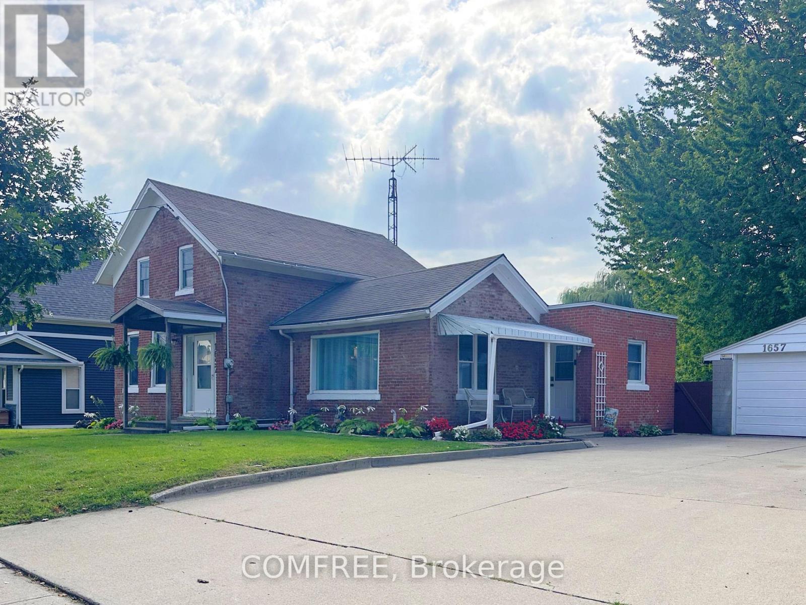 1657 Elgin Street, Kingsville, Ontario N0P 2G0 - Photo 3 - X13815344