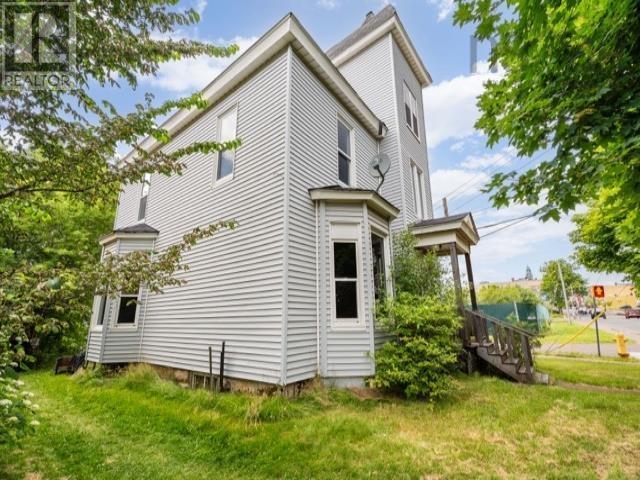 9 Victoria (W B) Street, Amherst, Nova Scotia  B4H 1B8 - Photo 4 - 202624048