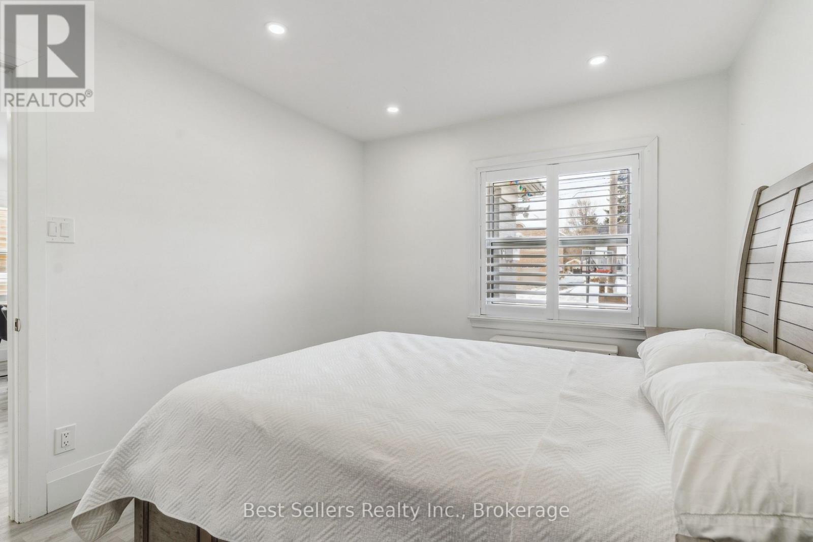 37 Wilmar Road, Toronto, Ontario  M9B 3R8 - Photo 17 - W13815328