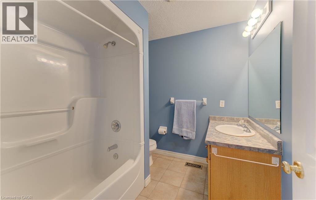 25 Bankside Drive Unit# 2, Kitchener, Ontario  N2N 3M6 - Photo 4 - 40865039
