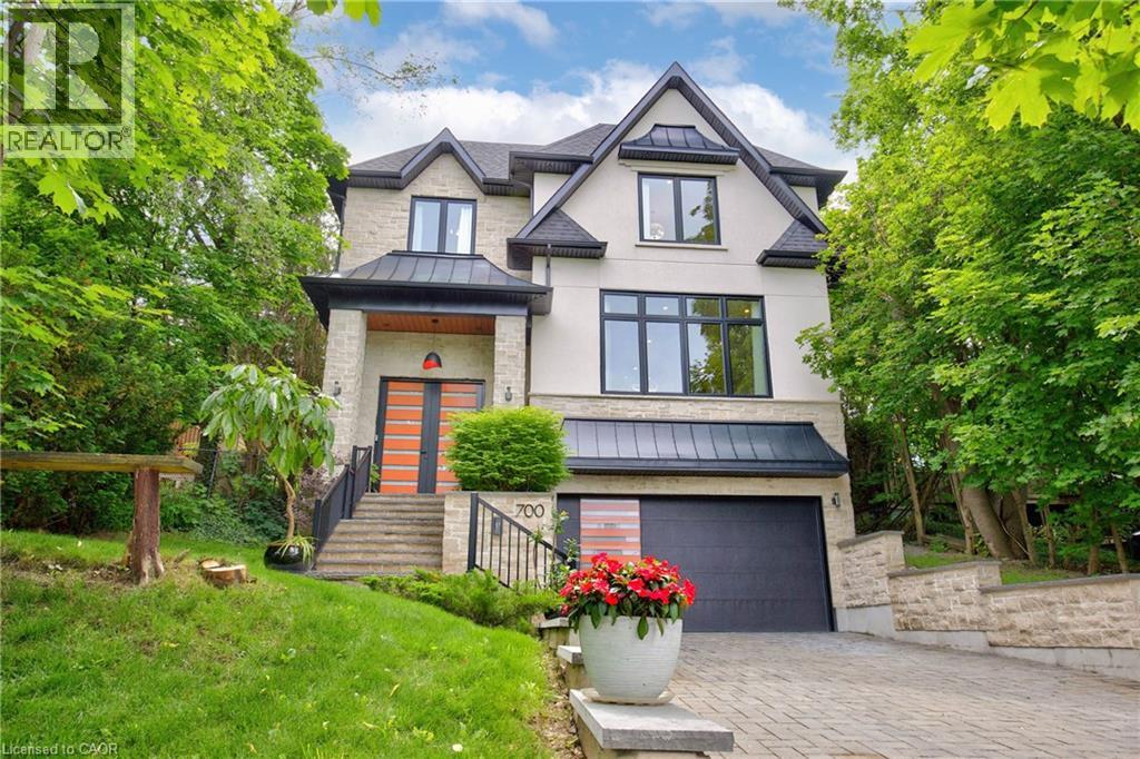 700 HILLCREST Road West Shore Ontario Canada L1W2P1 2