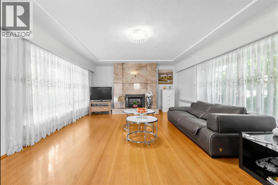 8295 Angus Drive, Vancouver, British Columbia  V6P 5L1 - Photo 3 - R3165765