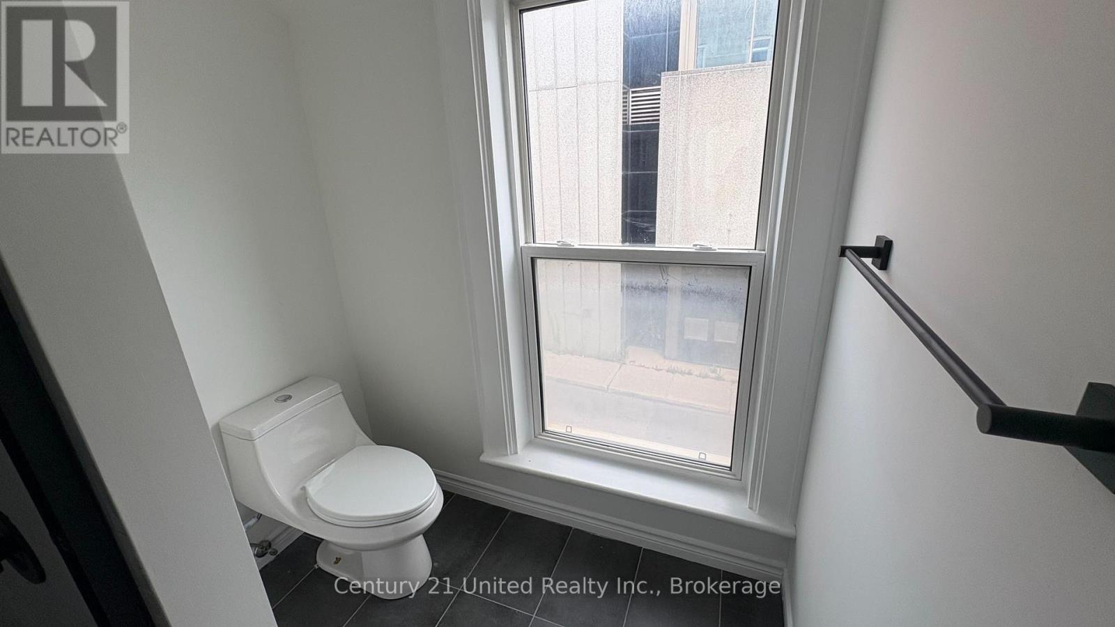 9 - 172.5 HUNTER STREET W