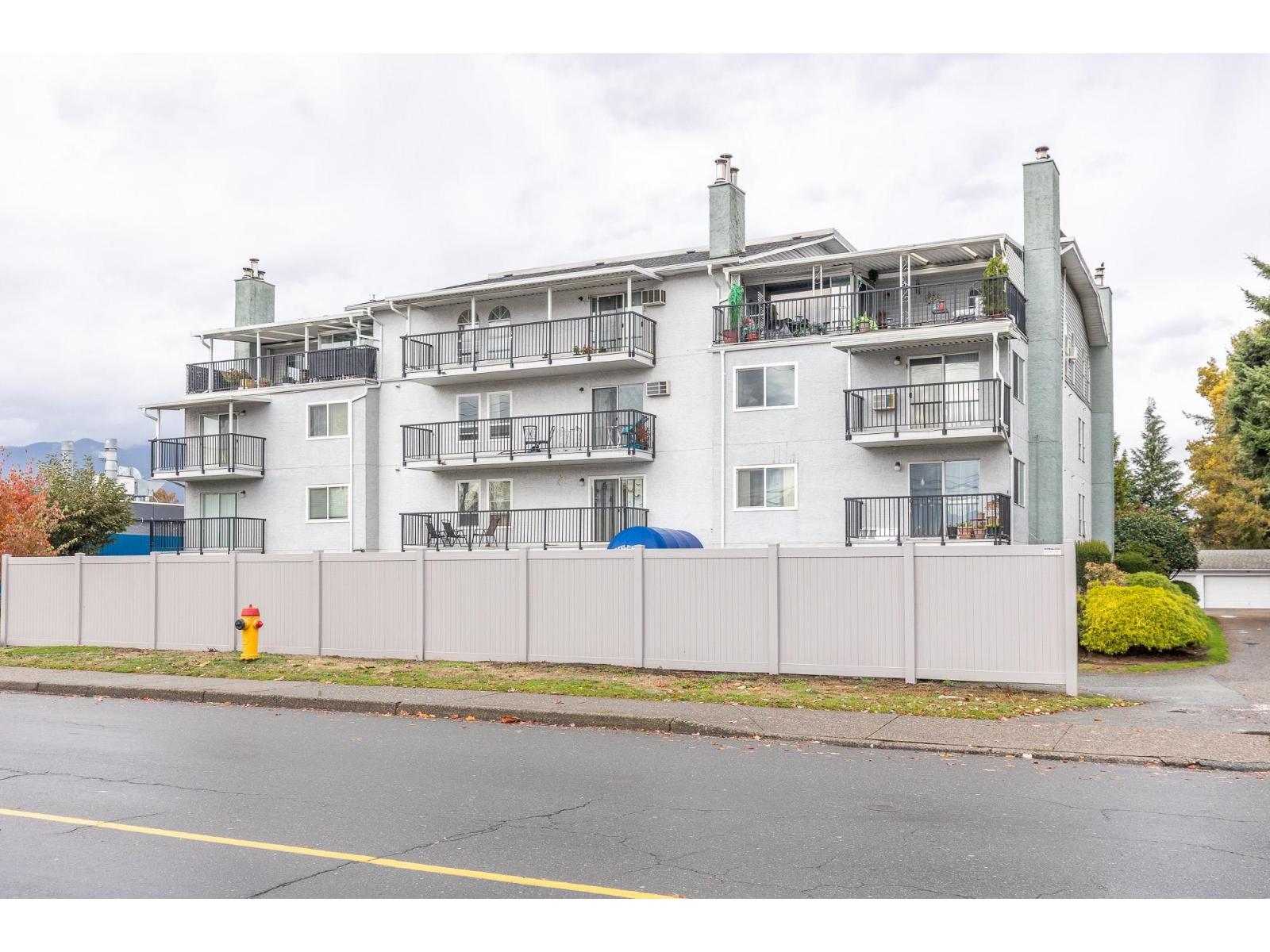 101 46033 Chilliwack Central Road, Chilliwack Proper South, Chilliwack, British Columbia  V2P 1J5 - Photo 2 - R3167995