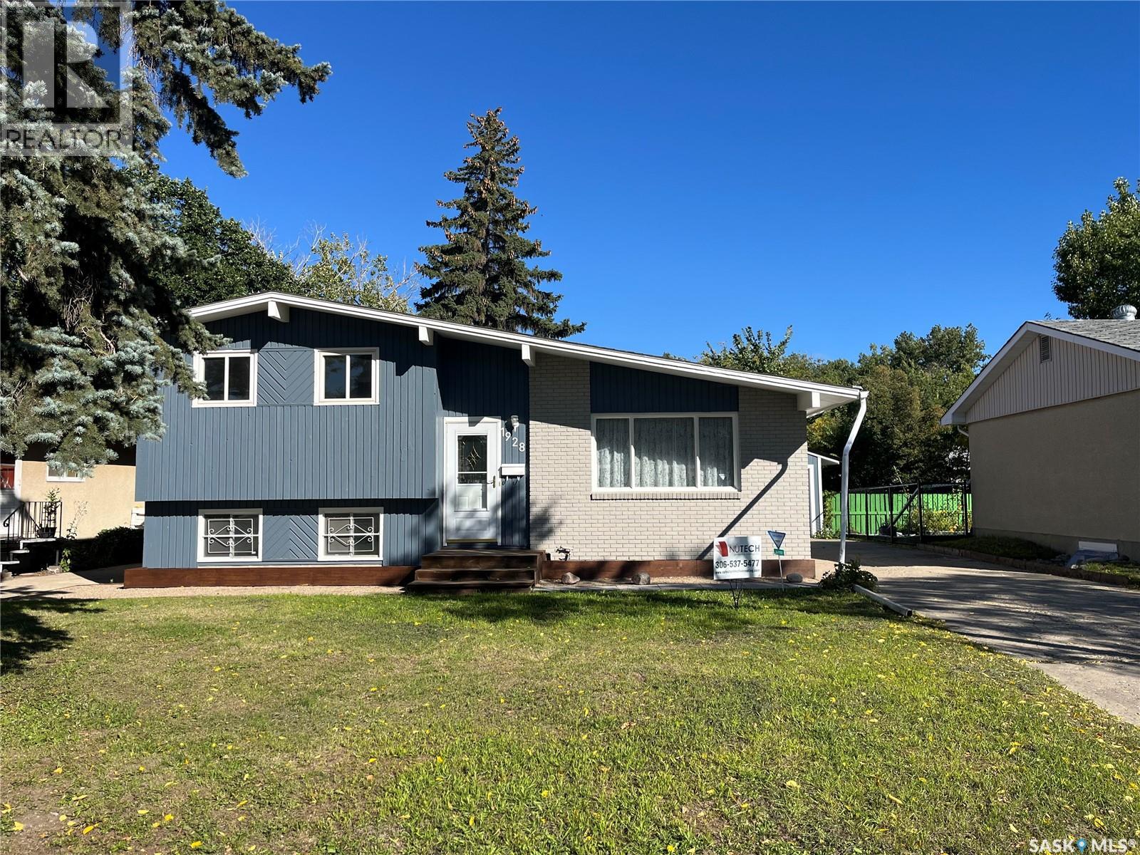 East 1928 Dewdney Avenue E, Regina, Saskatchewan  S4N 4C8 - Photo 1 - SK049164