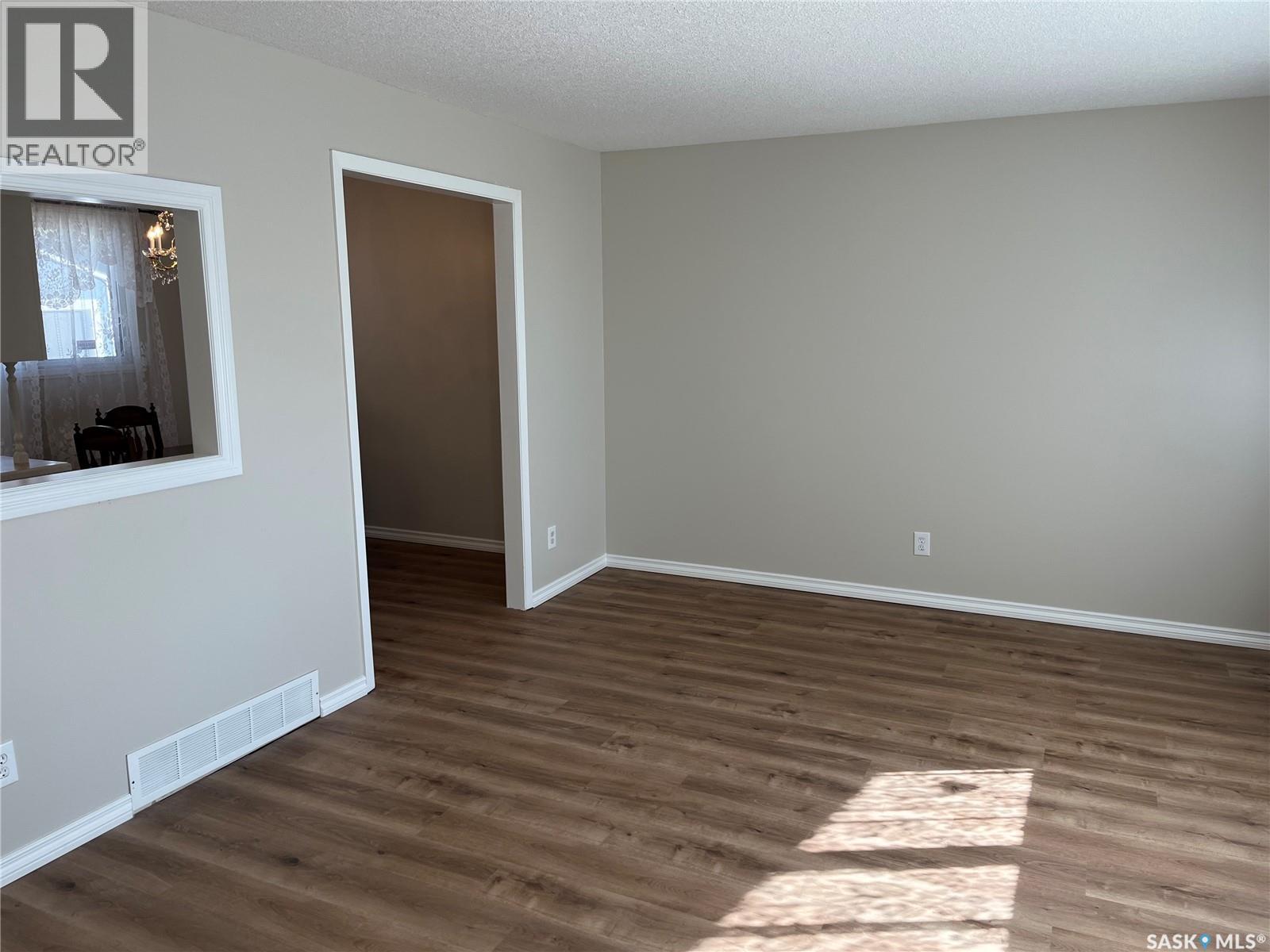 East 1928 Dewdney Avenue E, Regina, Saskatchewan  S4N 4C8 - Photo 10 - SK049164