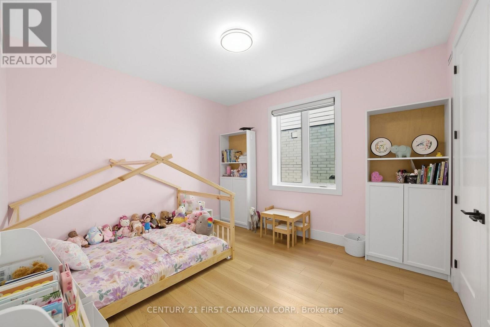 17 Sheldabren Street, North Middlesex, Ontario  N0M 1A0 - Photo 18 - X13815684