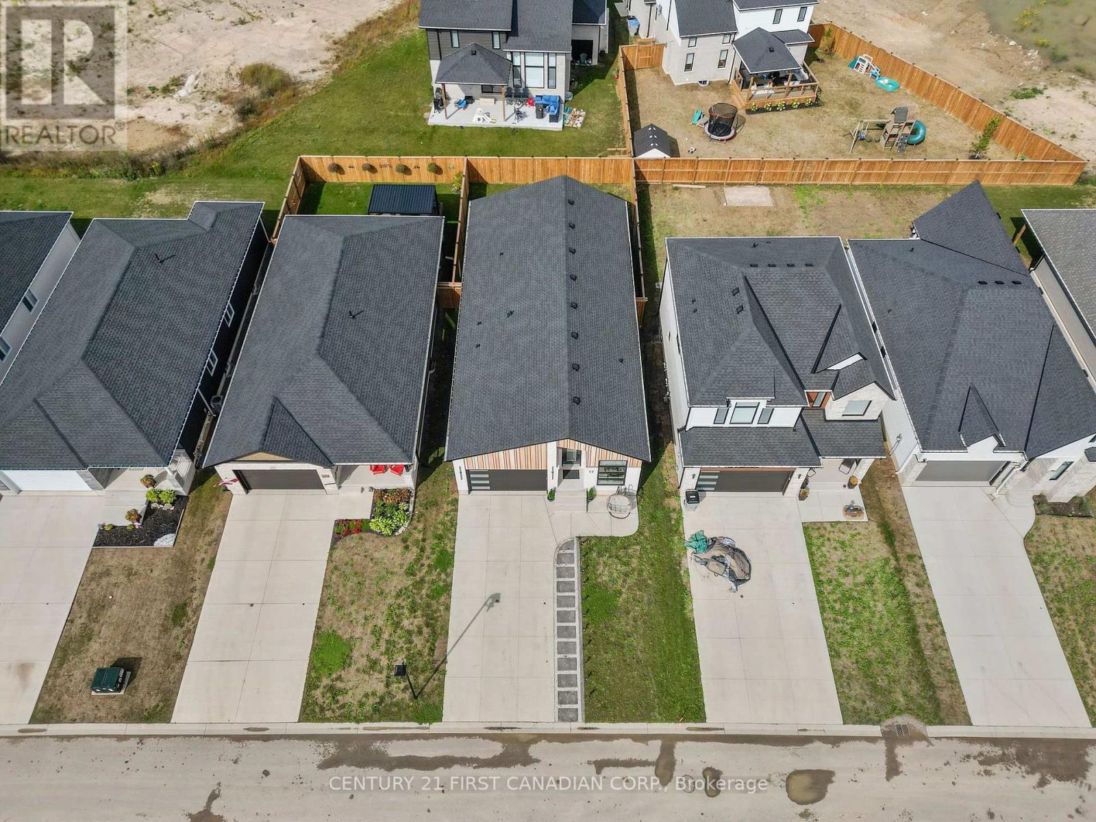 17 Sheldabren Street, North Middlesex, Ontario  N0M 1A0 - Photo 4 - X13815684