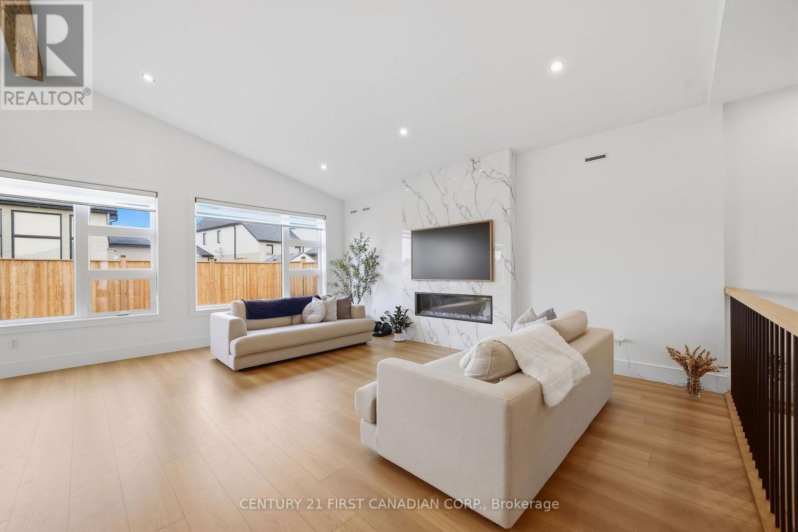 17 Sheldabren Street, North Middlesex, Ontario  N0M 1A0 - Photo 8 - X13815684