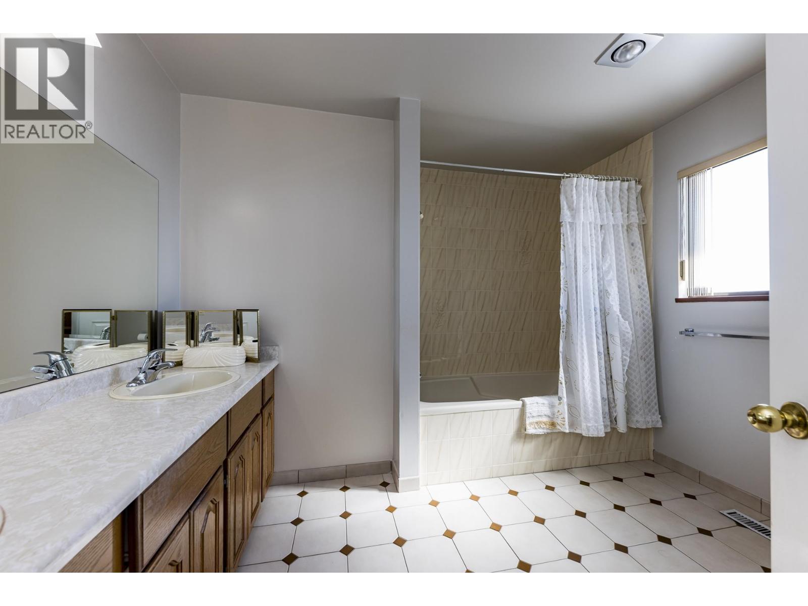 557 Tempe Crescent, North Vancouver, British Columbia  V7N 1E7 - Photo 23 - R3166948
