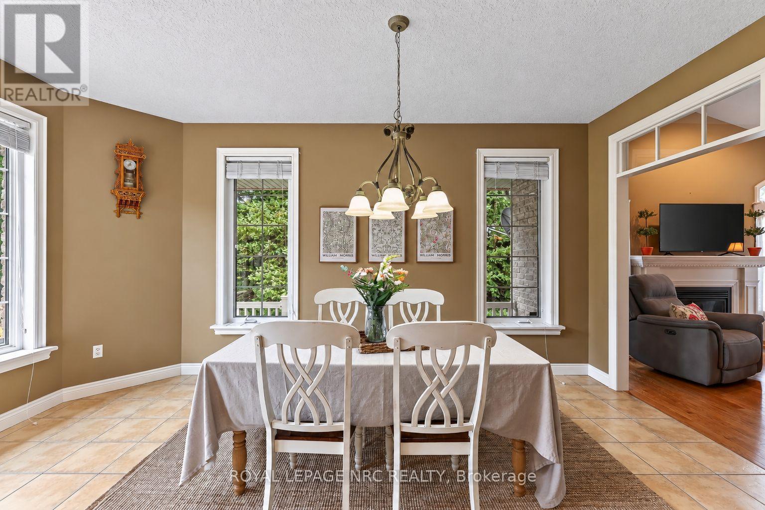 Very Spacious Dining Area (larger than it looks)
