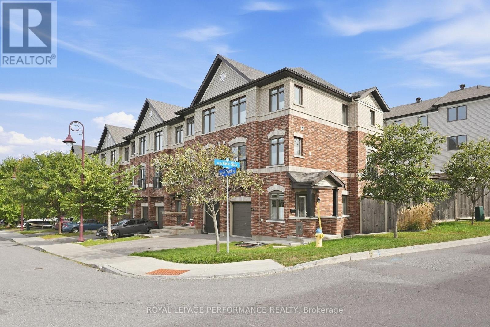 275 Eric Czapnik Way, Ottawa, Ontario  K1E 0B4 - Photo 2 - X13815568