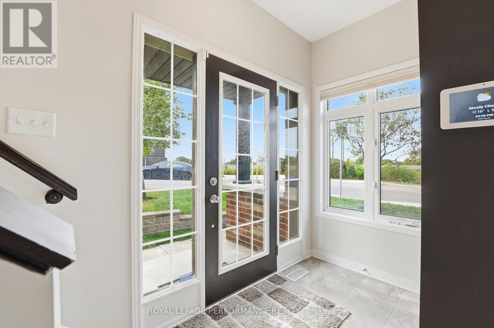 275 Eric Czapnik Way, Ottawa, Ontario  K1E 0B4 - Photo 4 - X13815568
