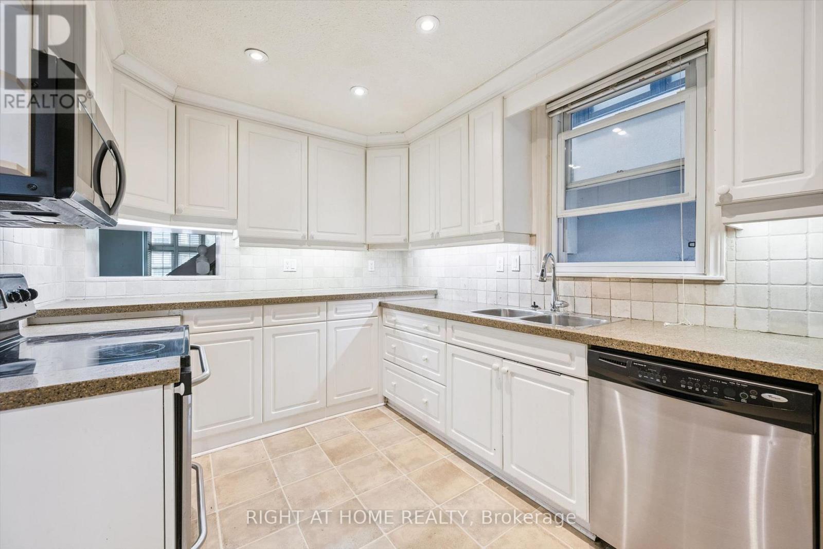 4 Jean Street, Toronto, Ontario  M4W 3A7 - Photo 13 - C13815542