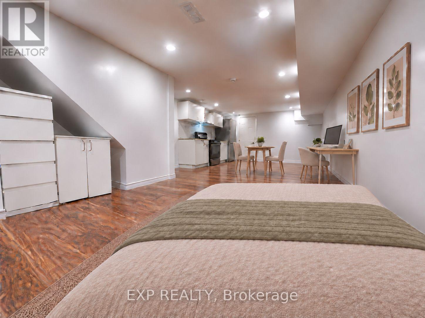 Lower - 1042 Coxwell Avenue, Toronto, Ontario  M4C 3G5 - Photo 4 - E13815446