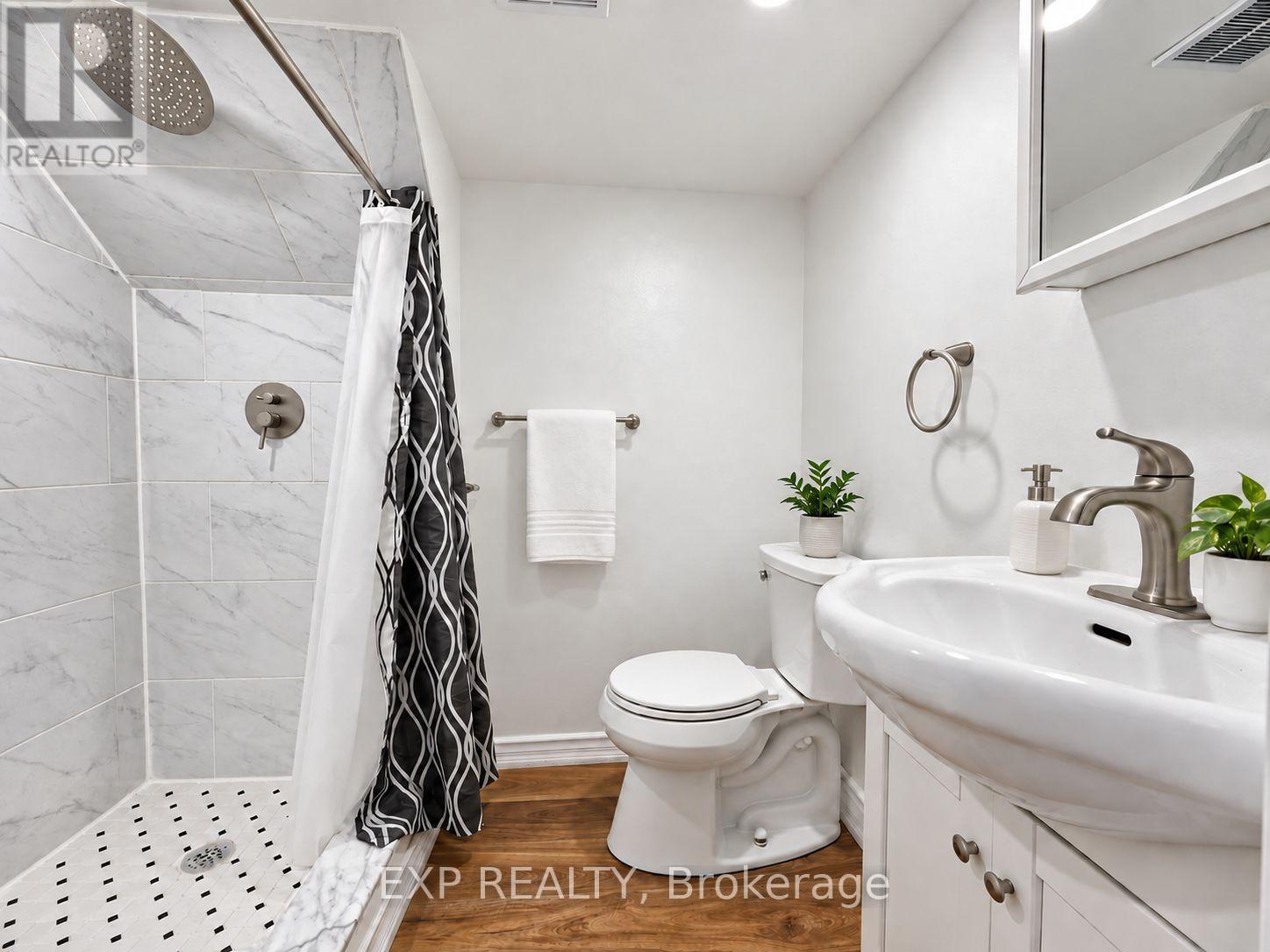 Lower - 1042 Coxwell Avenue, Toronto, Ontario  M4C 3G5 - Photo 6 - E13815446