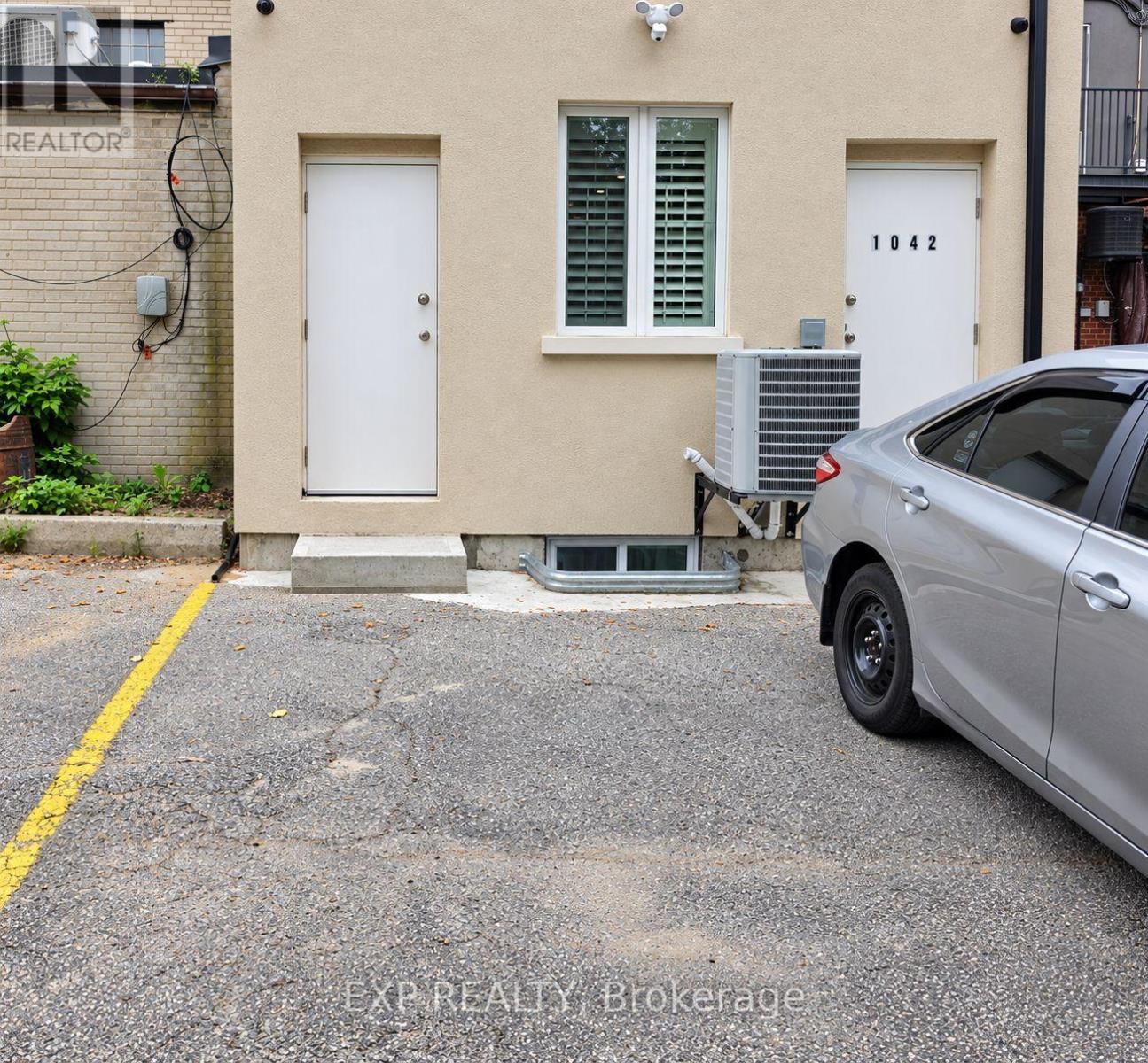 Lower - 1042 Coxwell Avenue, Toronto, Ontario  M4C 3G5 - Photo 7 - E13815446