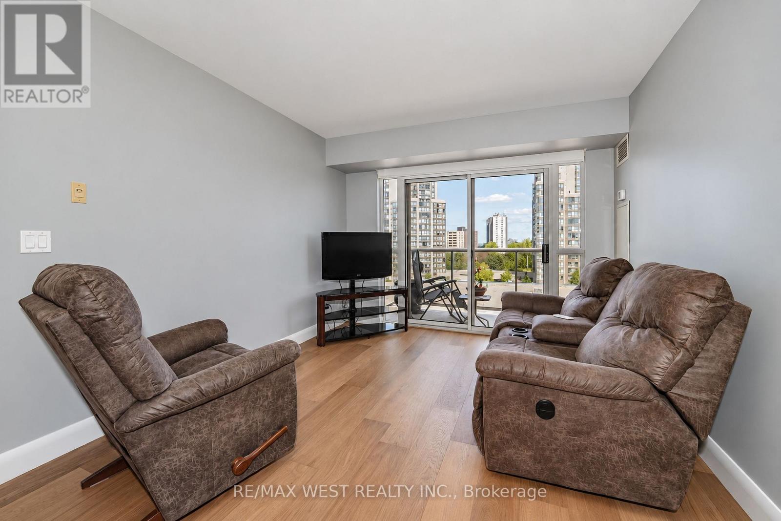 801 - 3650 Kingston Road, Toronto, Ontario  M1M 3X9 - Photo 2 - E13815560