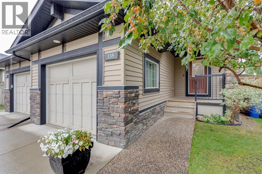 135 Kingsbridge Road SE, Airdrie, Alberta  T4A 0M2 - Photo 2 - A2344003