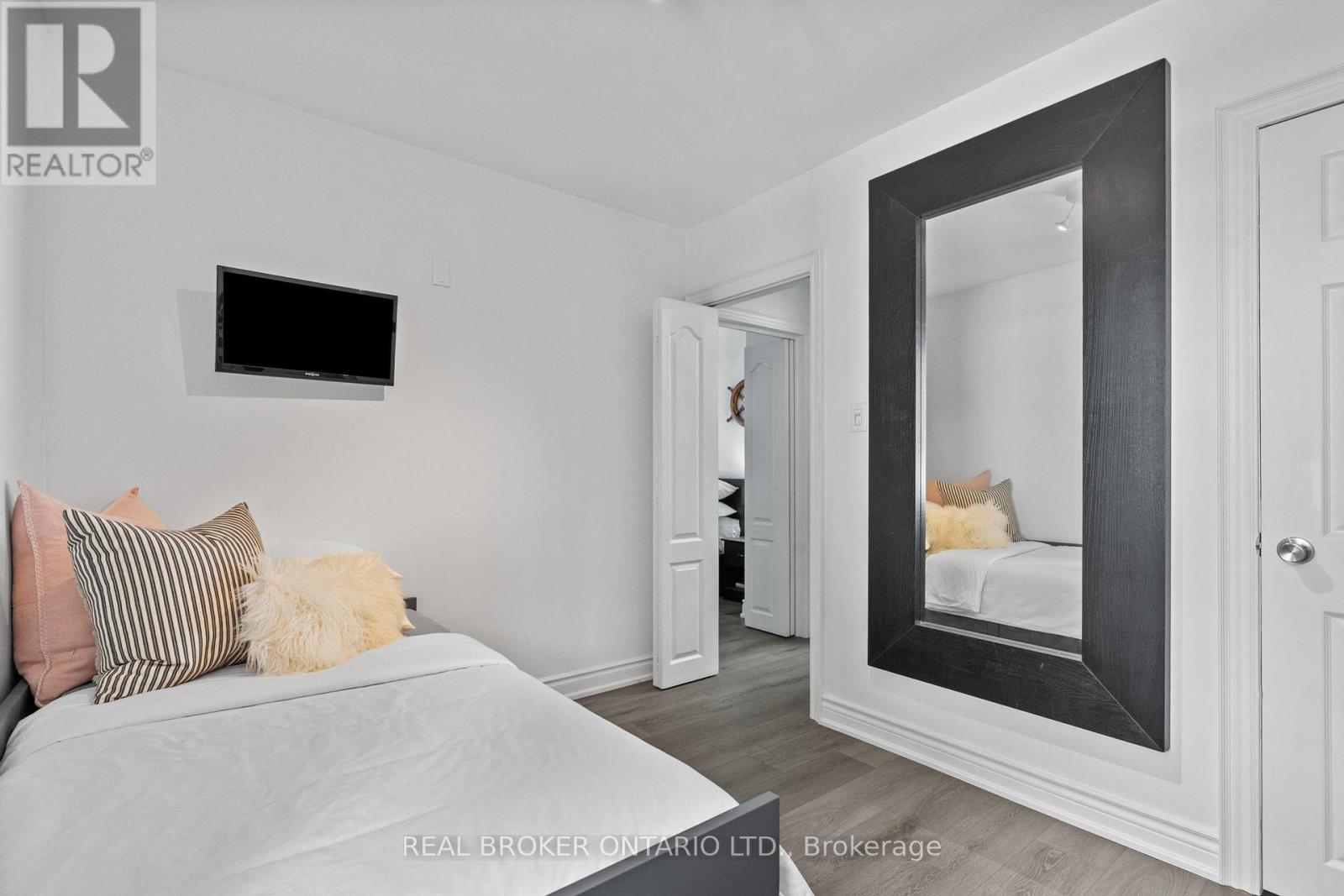 5 Acorn Avenue, Toronto, Ontario M9B 3P7 - Photo 14 - W13815498