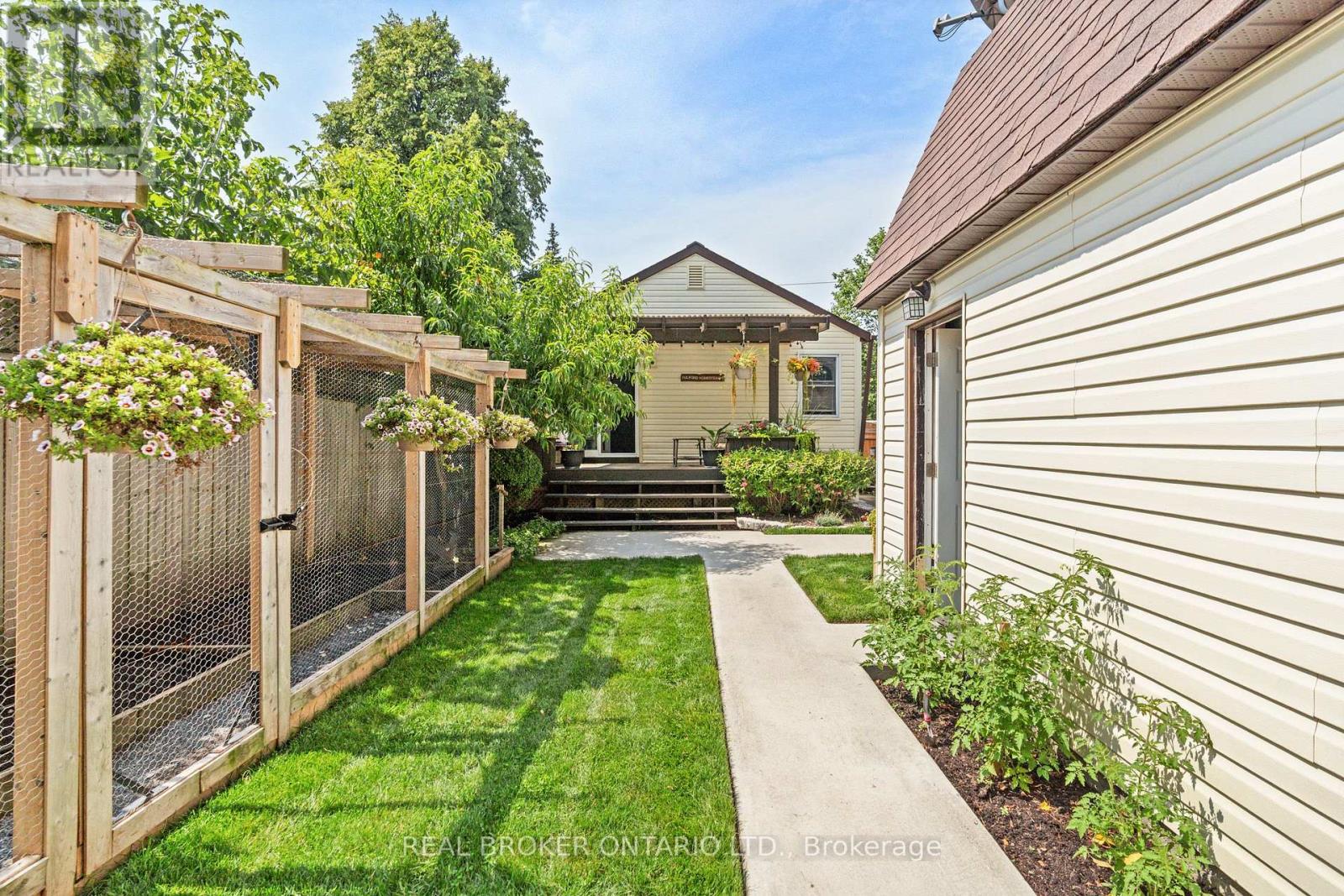 5 Acorn Avenue, Toronto, Ontario M9B 3P7 - Photo 24 - W13815498