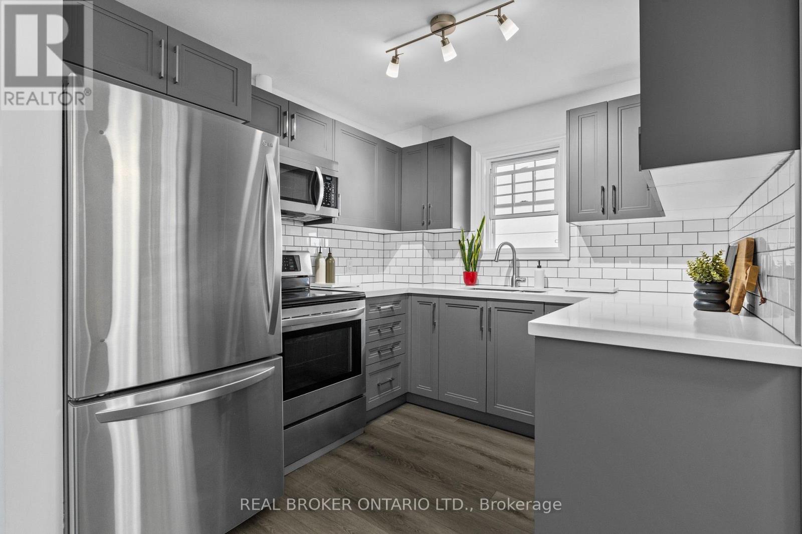 5 Acorn Avenue, Toronto, Ontario M9B 3P7 - Photo 9 - W13815498