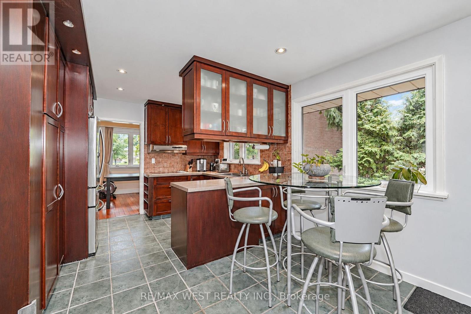 3062 O'hagan Drive, Mississauga, Ontario  L5C 2C5 - Photo 4 - W13815512