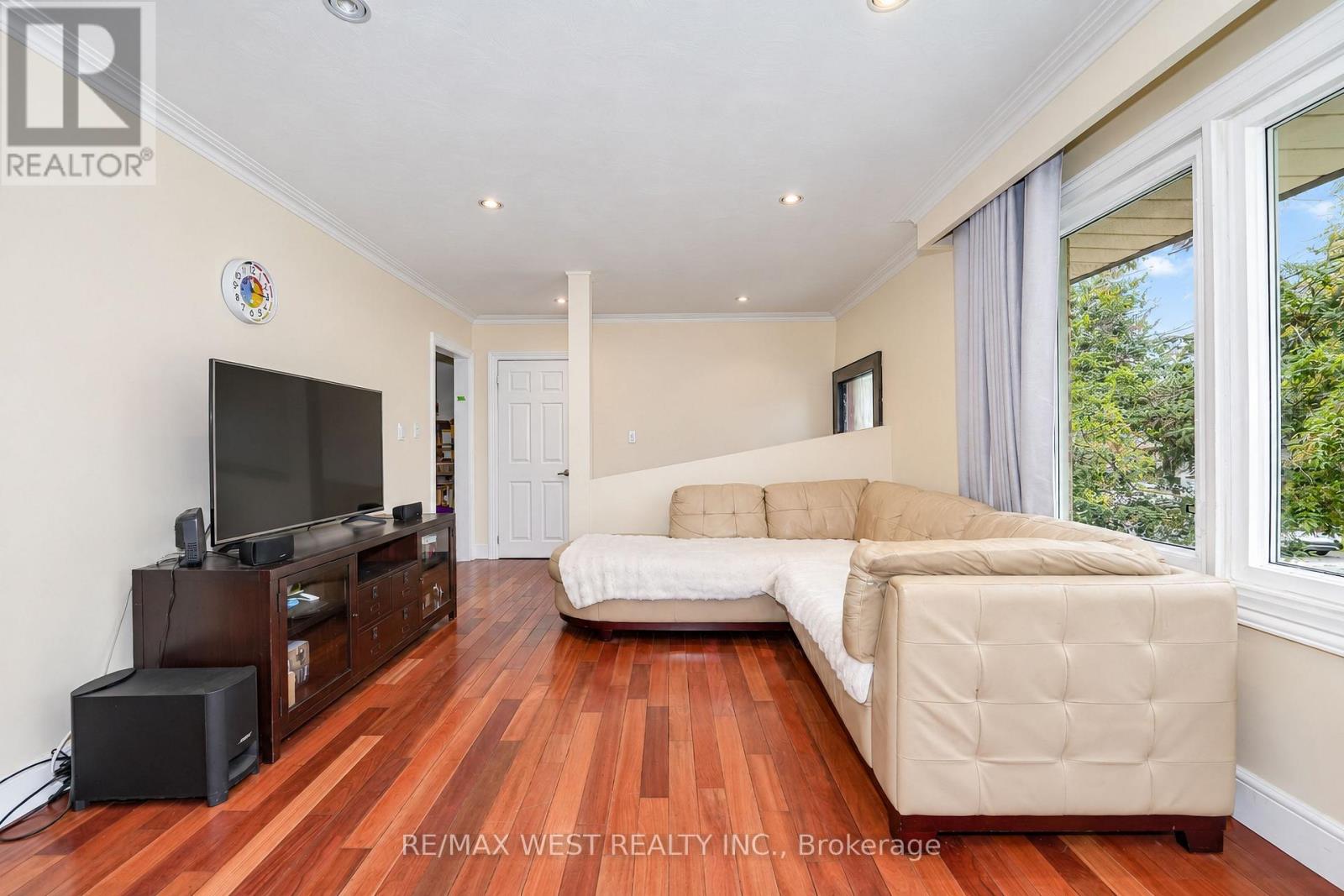 3062 O'hagan Drive, Mississauga, Ontario  L5C 2C5 - Photo 5 - W13815512