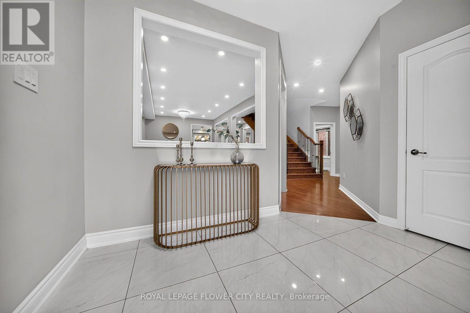 19 Solstice Street, Brampton (Brampton East), Ontario  L6P 3T5 - Photo 8 - W13815536