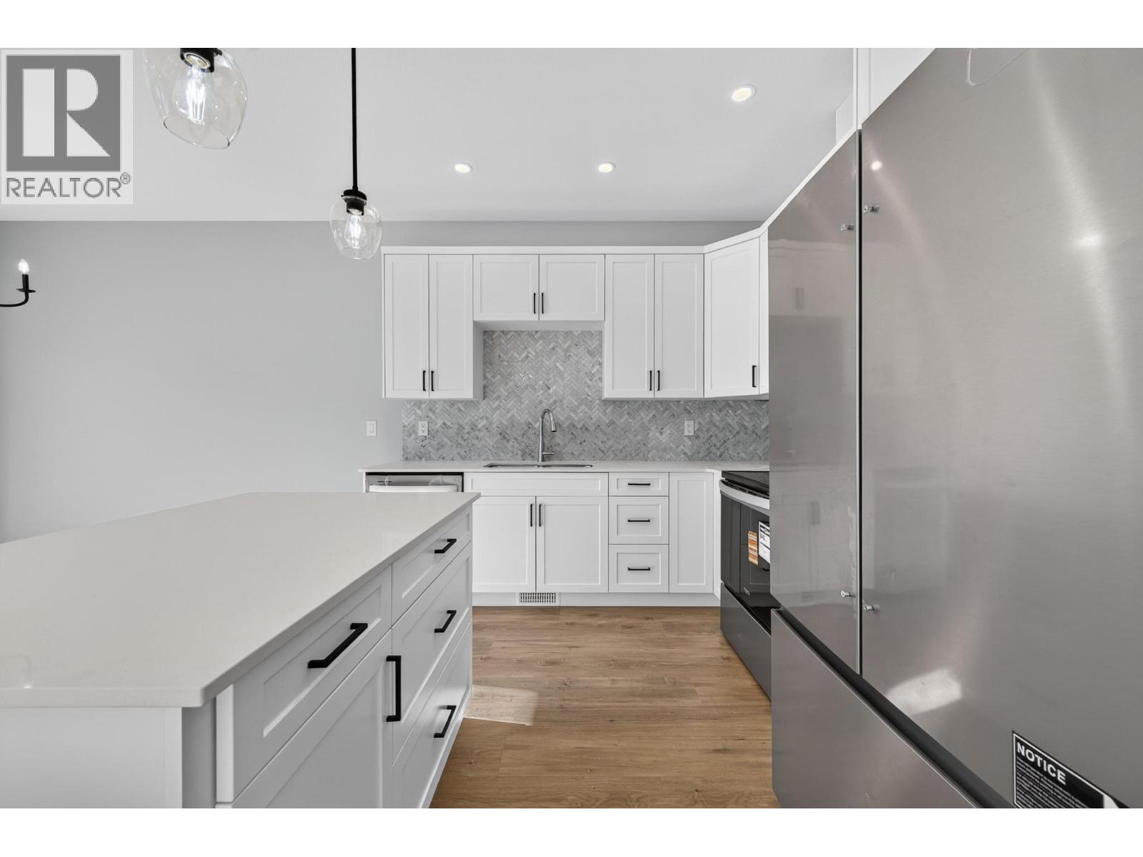 3279 A Schubert Road, Kamloops, British Columbia  V2B 6Y4 - Photo 4 - 10394979
