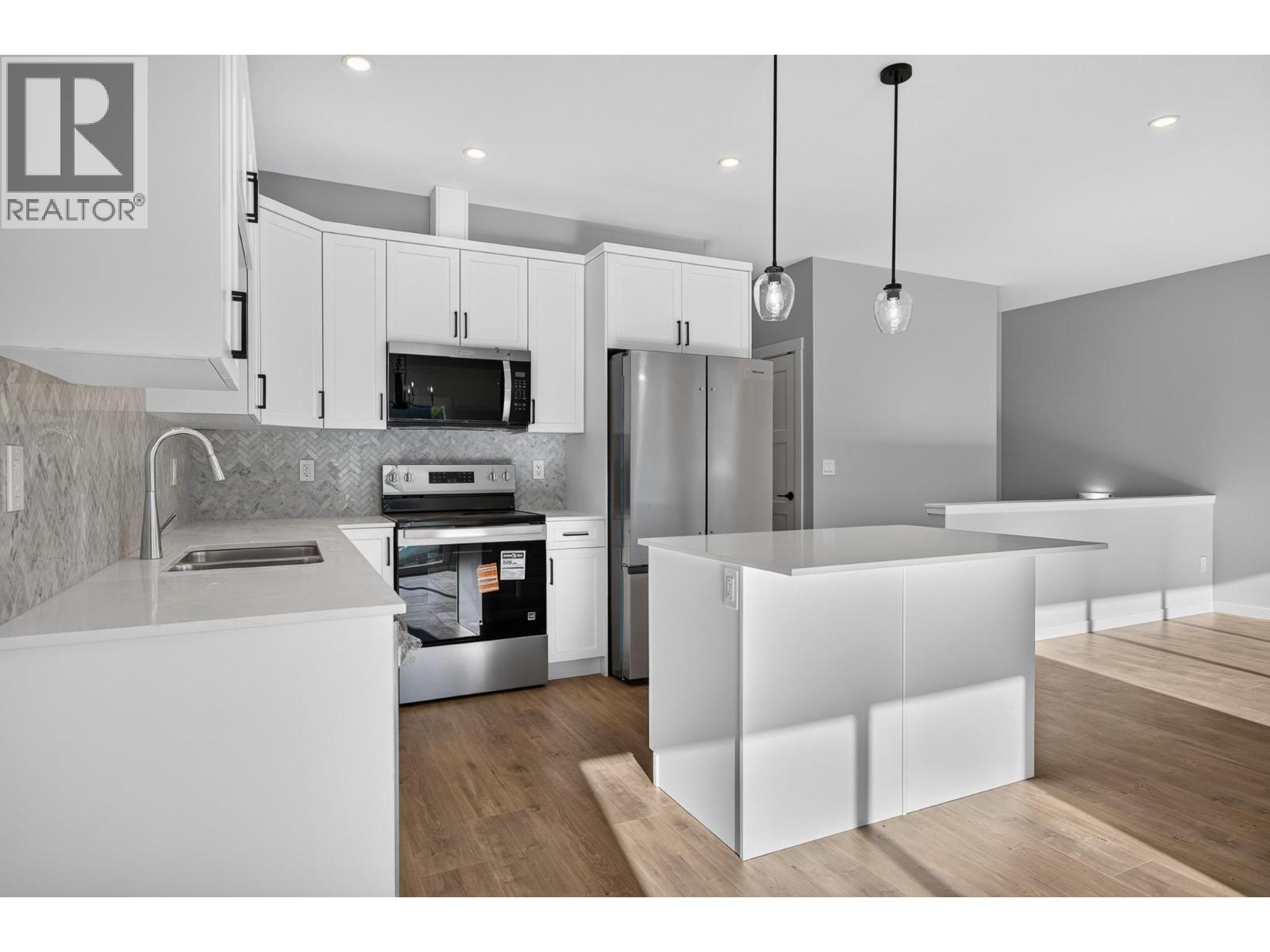 3279 A Schubert Road, Kamloops, British Columbia  V2B 6Y4 - Photo 5 - 10394979