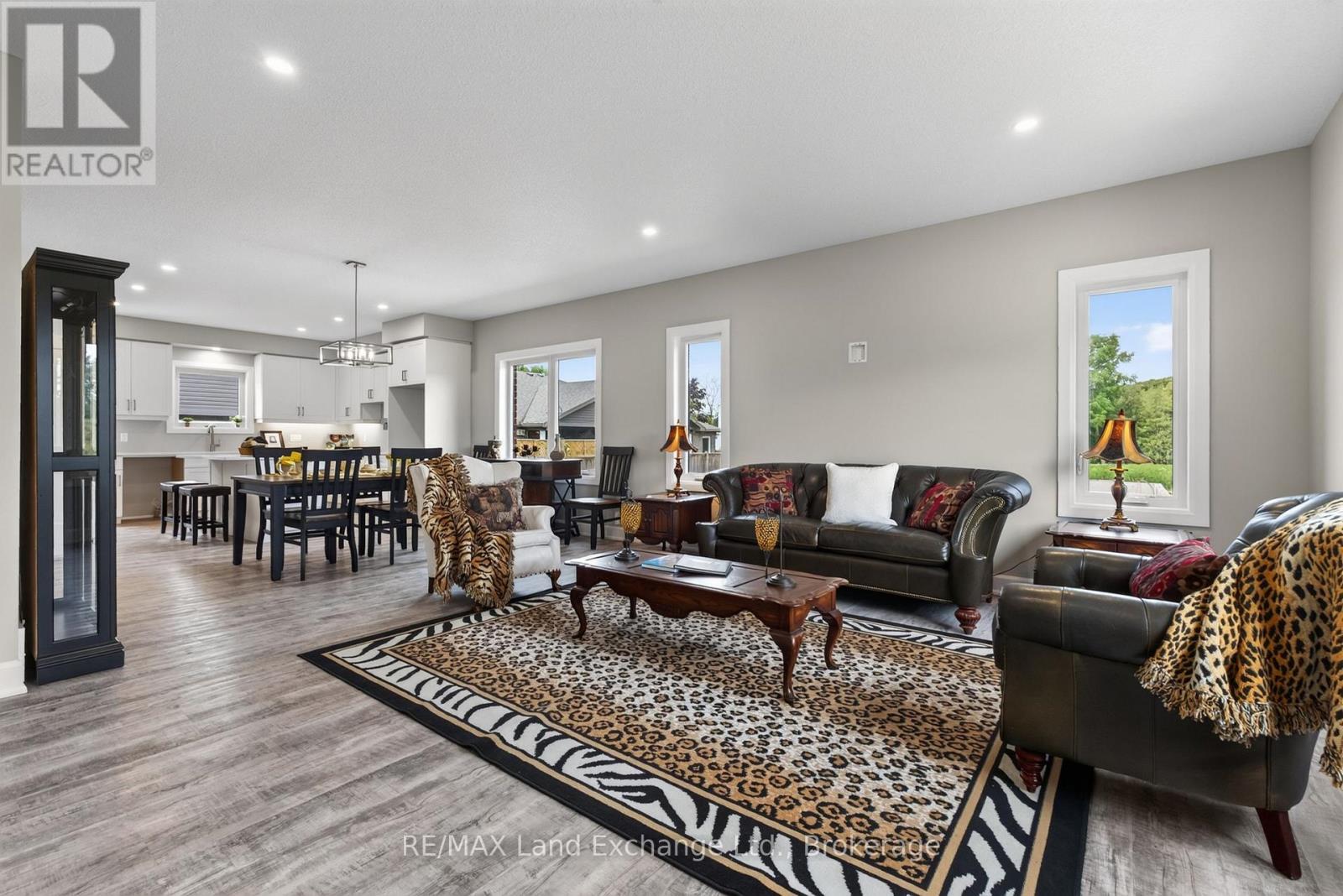 Unit 4 - 8 Golf Links Road, Kincardine, Ontario  N2Z 0G1 - Photo 5 - X12955168