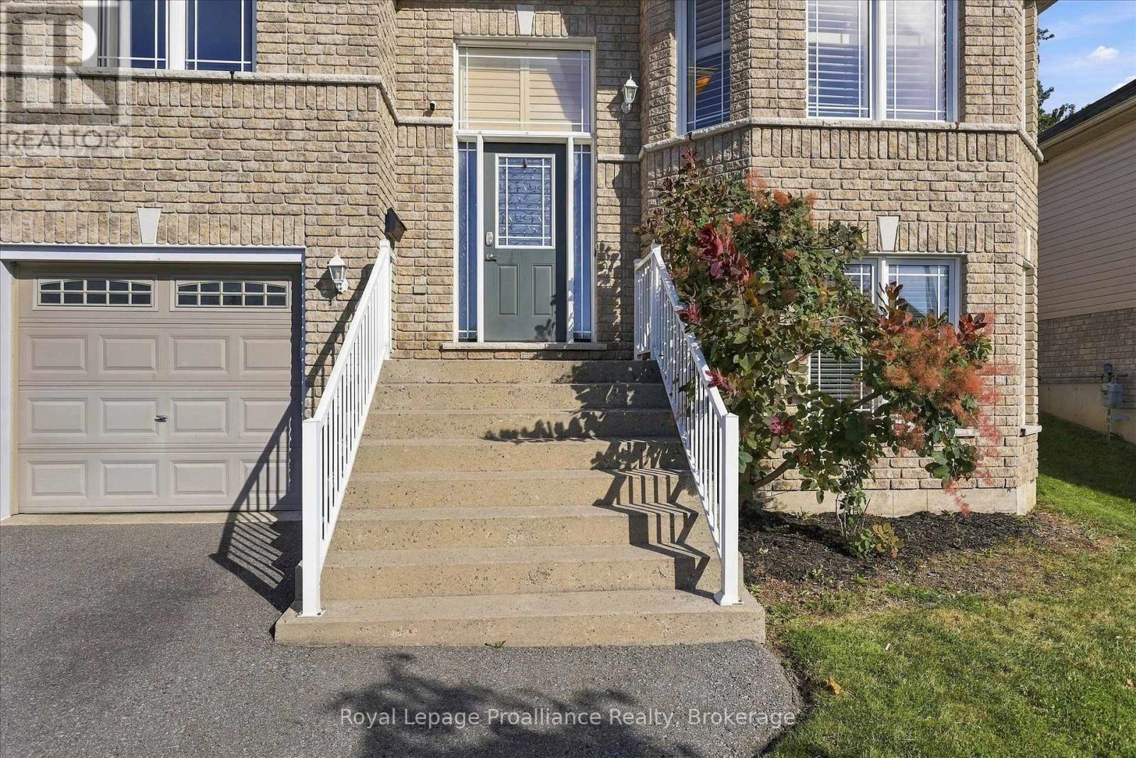 82 Parcells Crescent, Peterborough, Ontario  K9K 2R2 - Photo 3 - X13815748