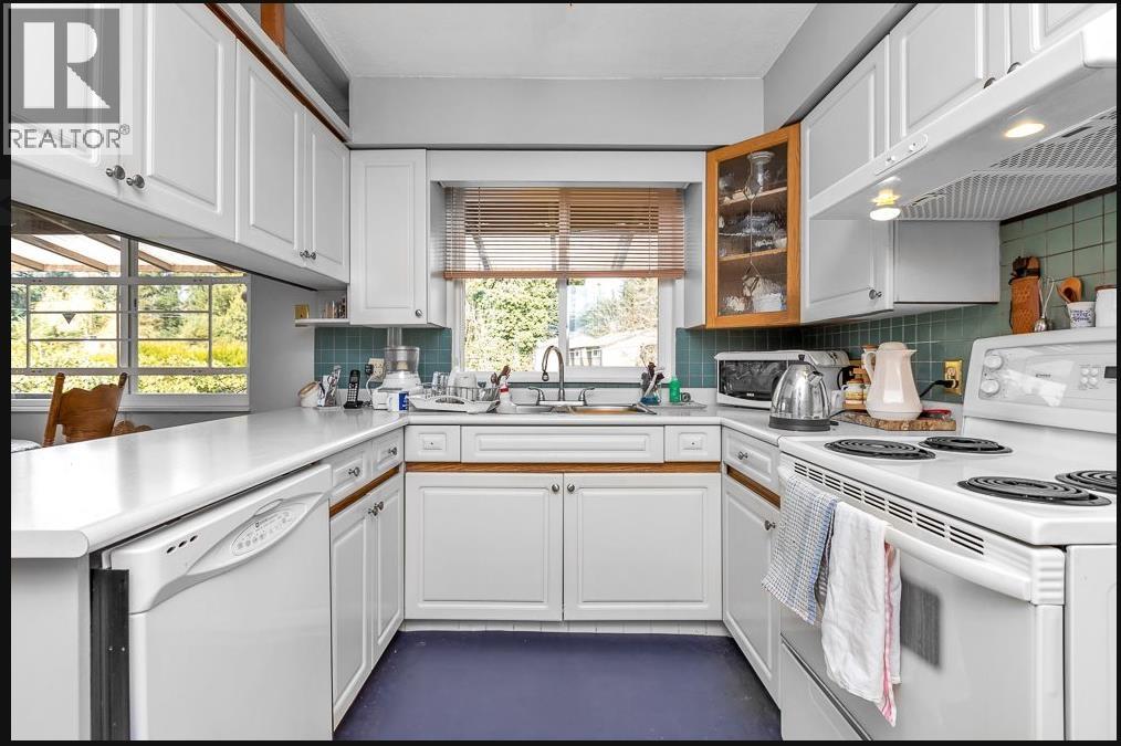 20932 Camwood Avenue, Maple Ridge, British Columbia  V2X 2P1 - Photo 10 - R3168278