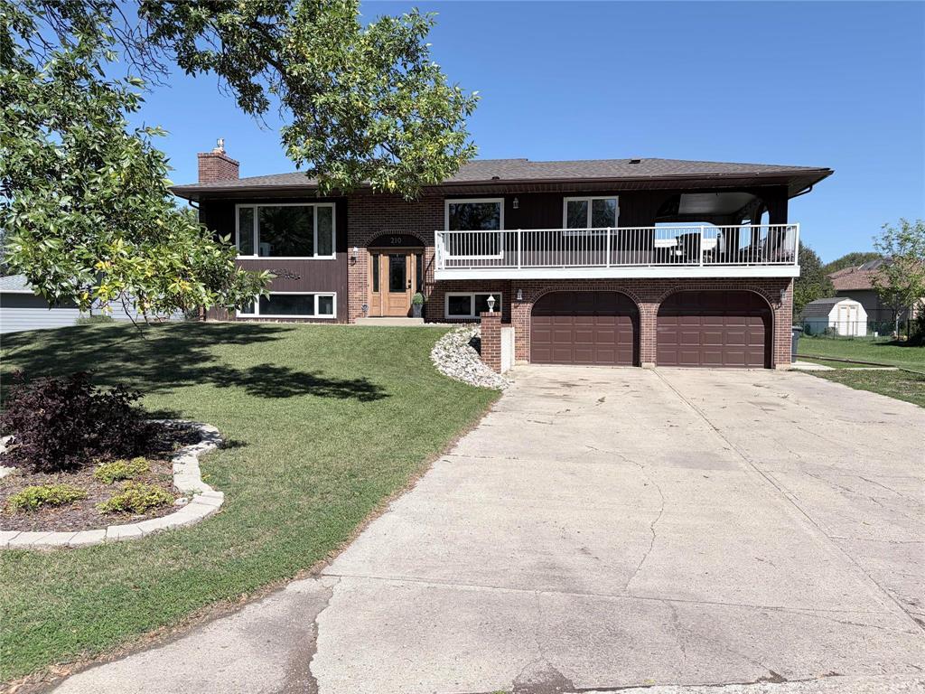 210 Wells Street, Killarney, Manitoba  R0K 1G0 - Photo 1 - 202623816