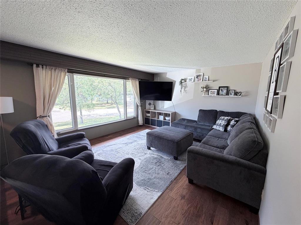 210 Wells Street, Killarney, Manitoba  R0K 1G0 - Photo 16 - 202623816