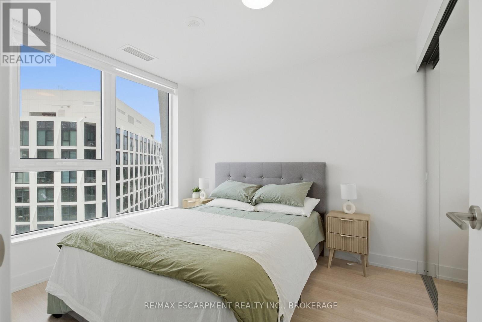 2010 - 60 Central Park Road Way, Toronto, Ontario  M9A 0E6 - Photo 15 - W13815736