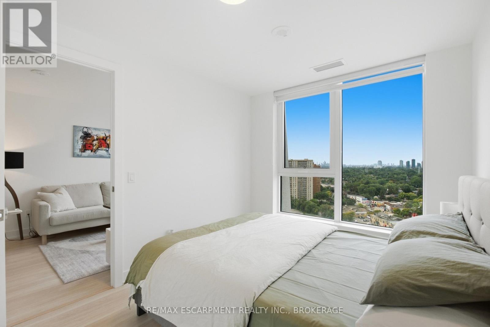2010 - 60 Central Park Road Way, Toronto, Ontario  M9A 0E6 - Photo 17 - W13815736