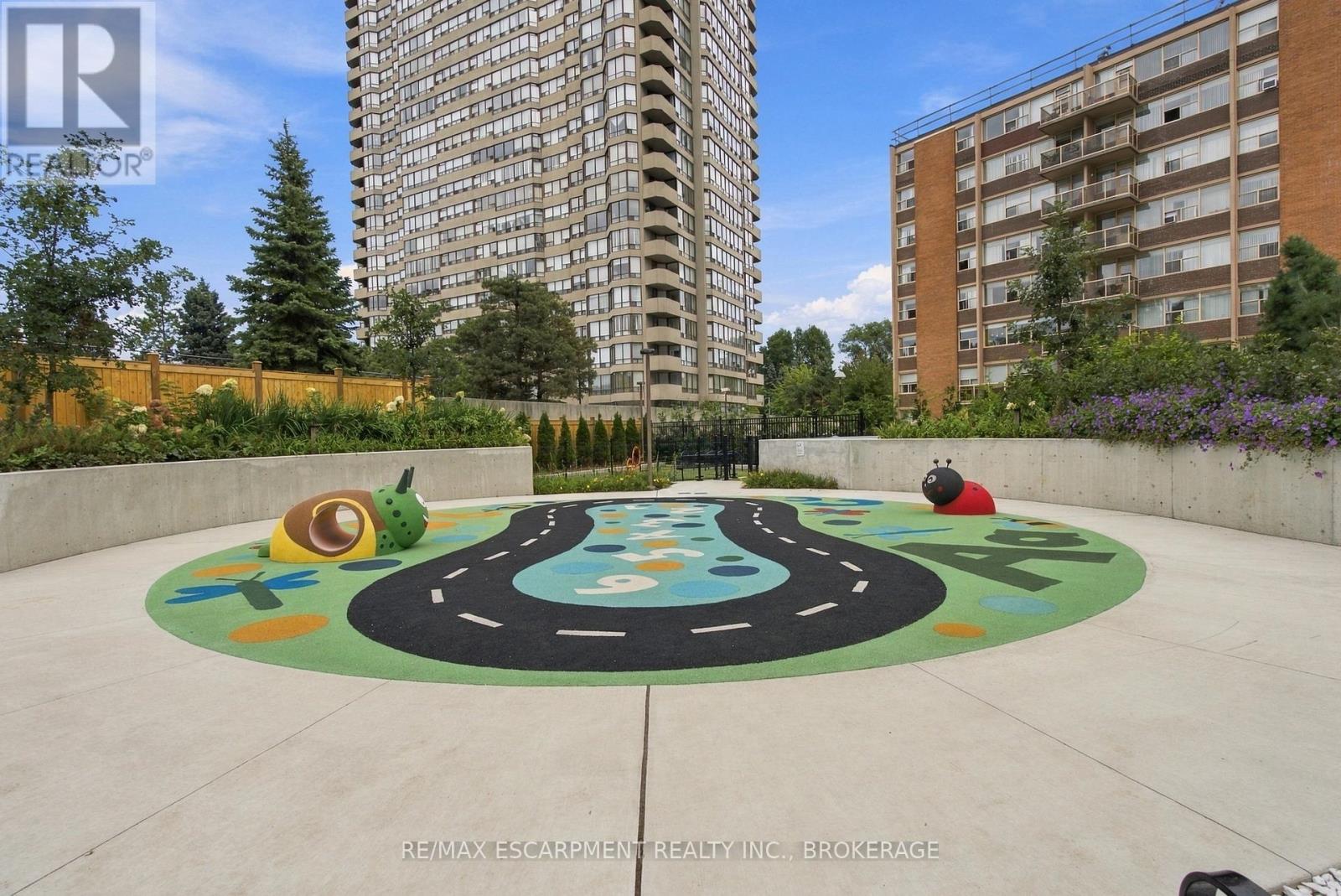 2010 - 60 Central Park Road Way, Toronto, Ontario  M9A 0E6 - Photo 33 - W13815736