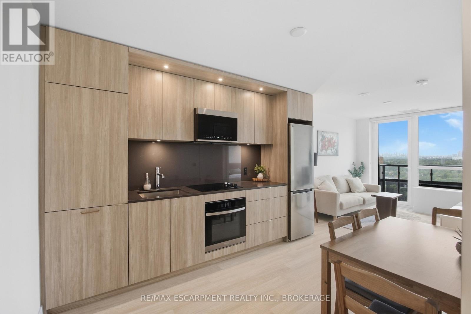 2010 - 60 Central Park Road Way, Toronto, Ontario  M9A 0E6 - Photo 5 - W13815736