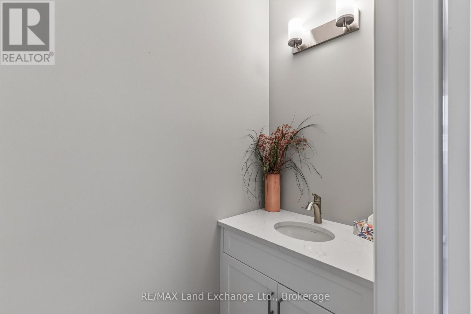 Unit 2 - 8 Golf Links Road, Kincardine, Ontario  N2Z 0G1 - Photo 13 - X12955104