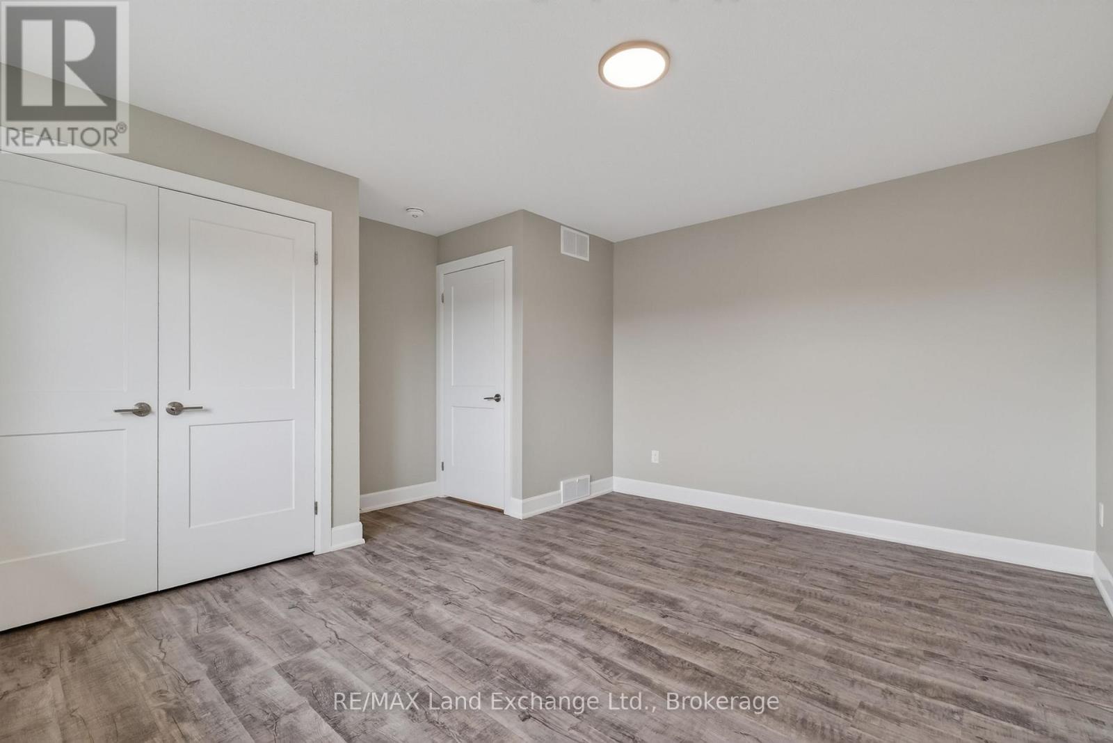 Unit 2 - 8 Golf Links Road, Kincardine, Ontario  N2Z 0G1 - Photo 18 - X12955104